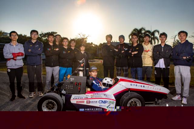 廣工FSAE車隊部分成員合影。 廣工FSAE車隊部分成員合影。